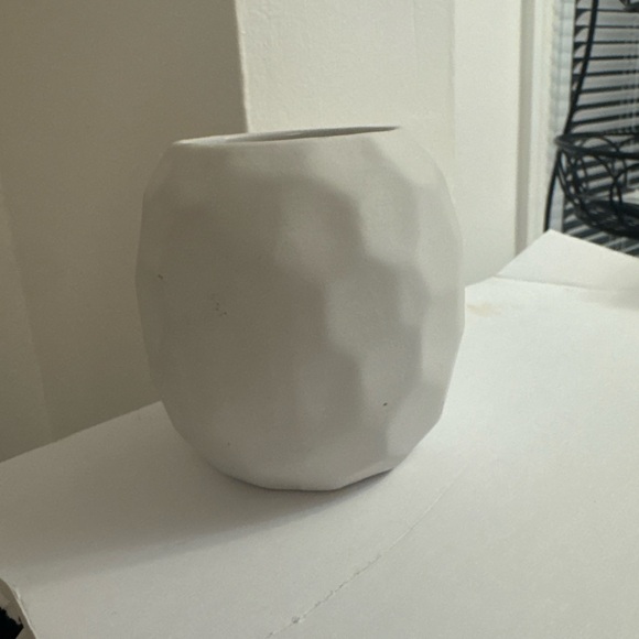 Modern White Textured Vase - Picture 5 of 7